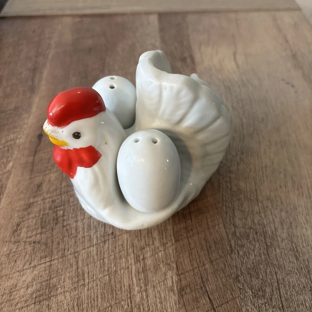 Vintage Stoneware CHICKEN HEN Salt Pepper Shakers Set Cottage Core Grandma Core